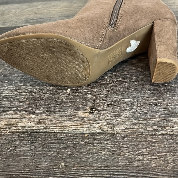 🔥 Trending Fall Favorite — Jones New York ‘Katarina’ Microsuede Boots | EUC - Picture 6 of 10